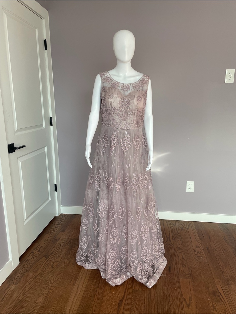 Sleeveless Lace Maxi Dress in Dusty Rose